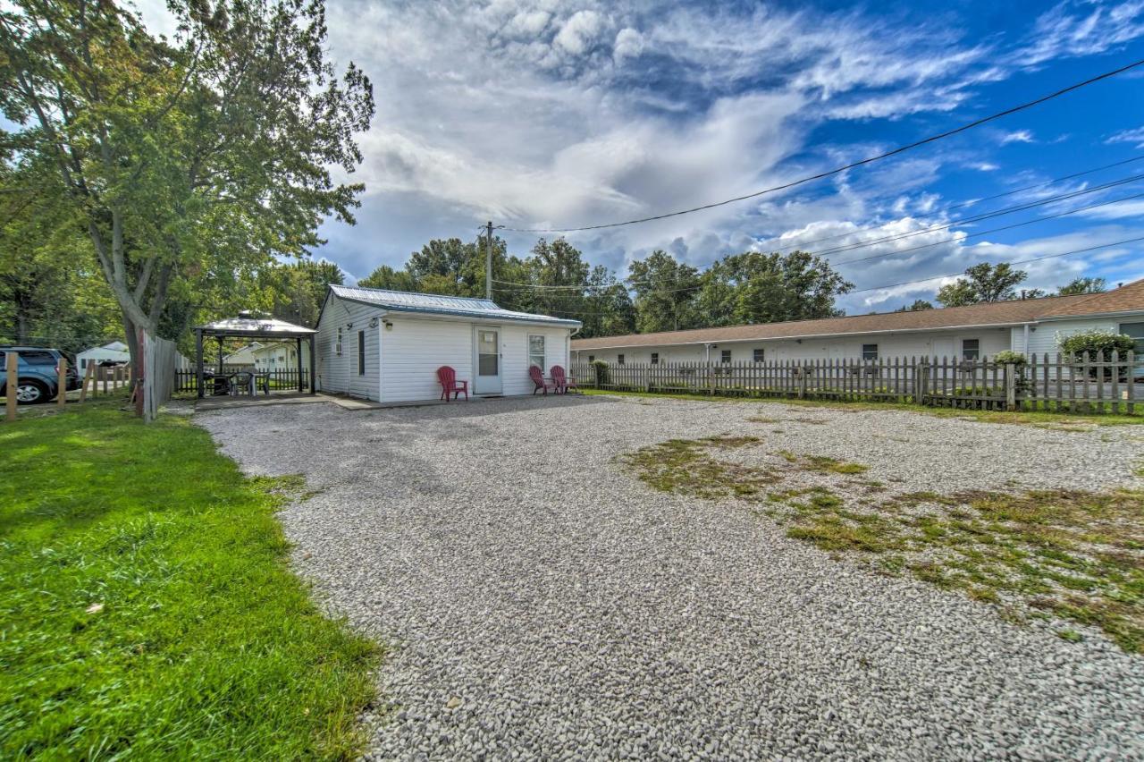Geneva-On-The-Lake Cottage With Patio Walk To Shore Exterior photo